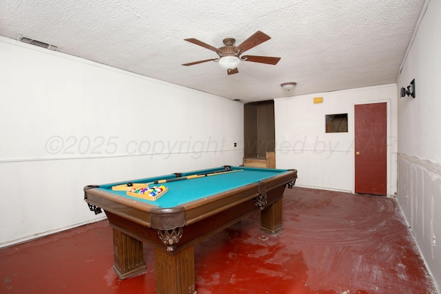 4818 SE 33rd Ave, Amarillo, TX 79103 - recreation room with billiards table, a textured ceiling, and ceiling fan