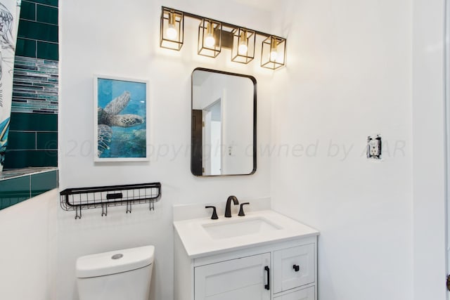 818 N Someville St, Pampa, TX 79065 - bathroom with toilet and vanity