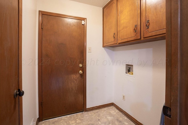 laundry room featuring cabinet space, baseboards, hookup for a washing machine, and light floors