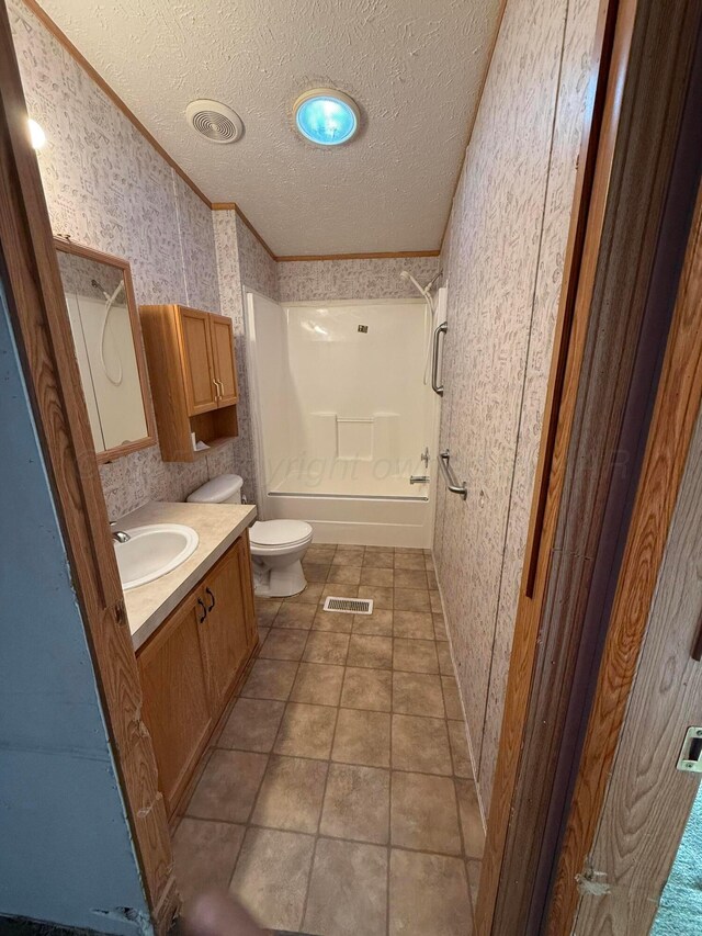 1046 S Farley St, Pampa, TX 79065 - bathroom featuring wallpapered walls, shower / tub combination, vanity, crown molding, and a textured ceiling