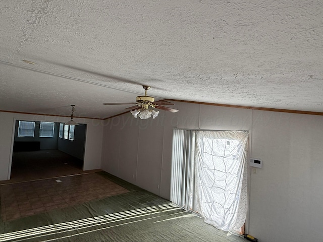 1046 S Farley St, Pampa, TX 79065 - foyer entrance featuring ceiling fan and a textured ceiling