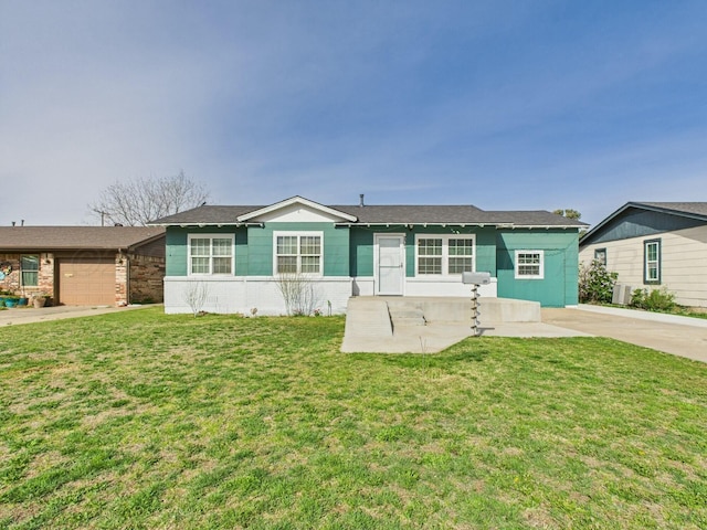 single story home featuring a front lawn and driveway