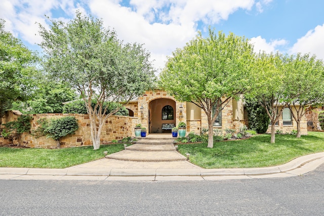 view of front of home featuring a front lawn