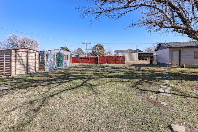 view of yard featuring a storage shed