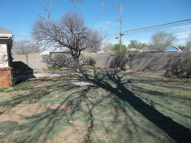 view of yard featuring a fenced backyard