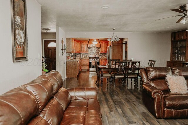214 Cherry St, Darrouzett, TX 79024 - photo 7