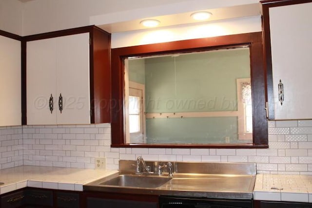 bathroom featuring decorative backsplash and a sink