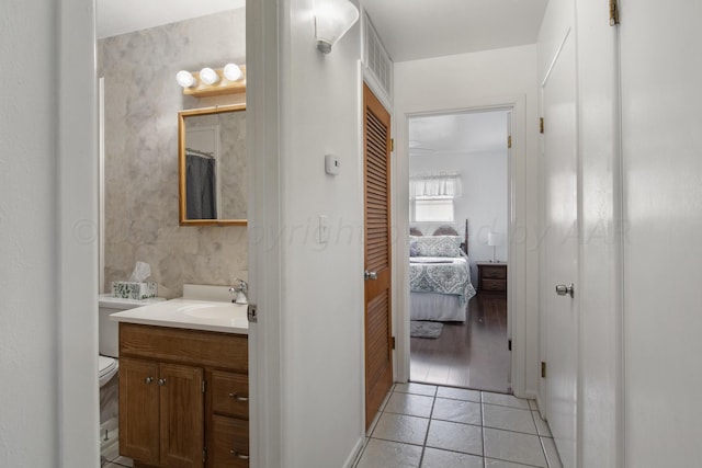 679 Evergreen St, Borger, TX 79007 - bathroom with vanity, ensuite bathroom, and tile patterned flooring