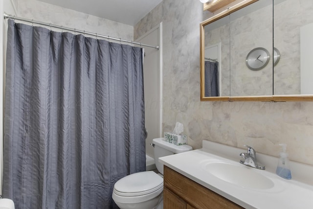 full bathroom featuring shower / bath combo with shower curtain, vanity, and toilet