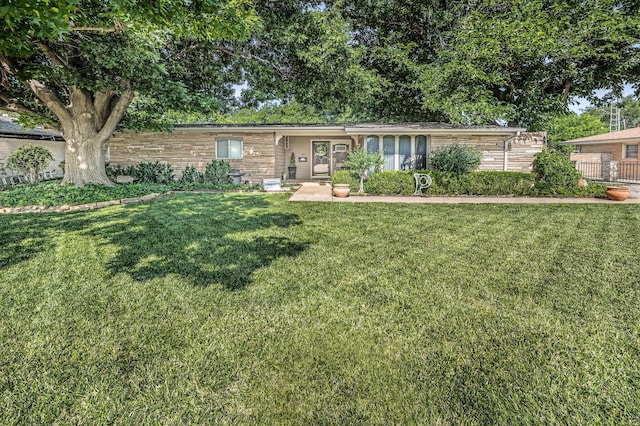 2229 Charles St, Pampa, TX 79065 - single story home featuring a front lawn