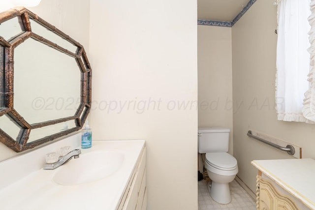 1441 NW 14th Ave, Amarillo, TX 79107 - bathroom with toilet and vanity