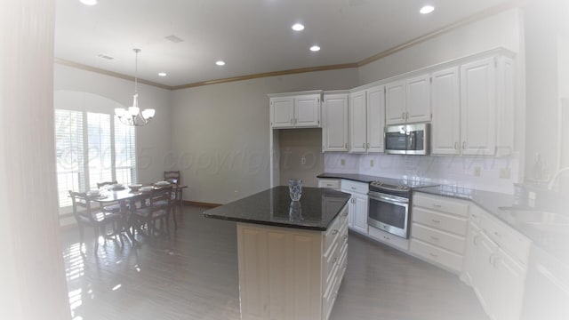 8107 Progress Dr, Amarillo, TX 79119 - kitchen with stainless steel appliances, crown molding, backsplash, a chandelier, and light wood-style flooring