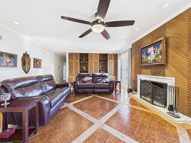 living area featuring recessed lighting, crown molding, a ceiling fan, visible vents, and baseboards