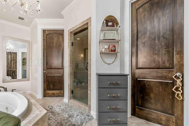 full bath featuring a tub with jets, a notable chandelier, visible vents, a shower stall, and ornamental molding