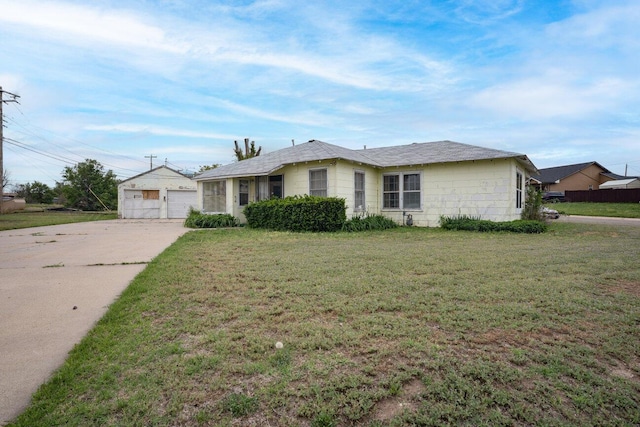 1338 Haggard St, Borger, TX 79007 - single story home with a front yard