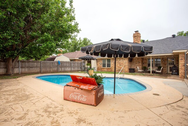 7133 Birkshire Dr, Amarillo, TX 79109 - view of pool with a patio area and a fenced backyard