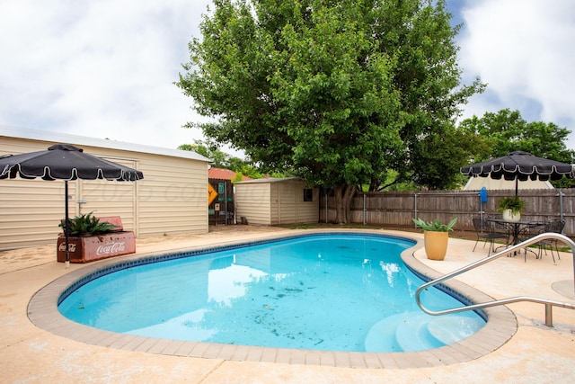 7133 Birkshire Dr, Amarillo, TX 79109 - view of swimming pool with a fenced backyard and a patio