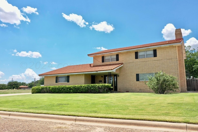 view of front of property featuring a front yard