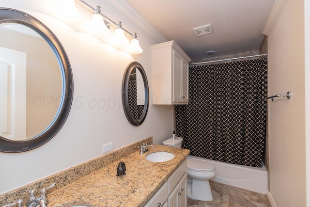 7901 Kingsgate Dr, Amarillo, TX 79119 - full bath featuring double vanity and shower / bath combo with shower curtain