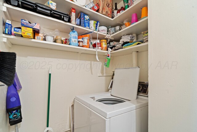 4621 Crockett St, Amarillo, TX 79110 - laundry area featuring separate washer and dryer