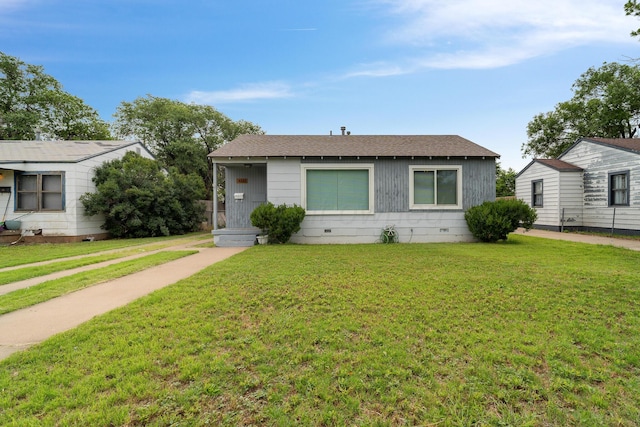 4621 Crockett St, Amarillo, TX 79110 - view of front of home featuring a front yard and roof with shingles