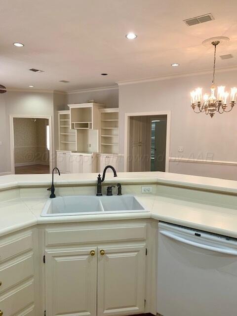 2405 Utica Ln, Perryton, TX 79070 - photo 12
