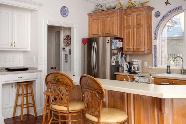 18 Cloister Pkwy, Amarillo, TX 79121 - kitchen featuring freestanding refrigerator, light countertops, healthy amount of natural light, and a kitchen bar