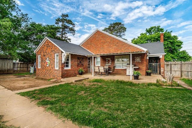 view of front of home with a front yard