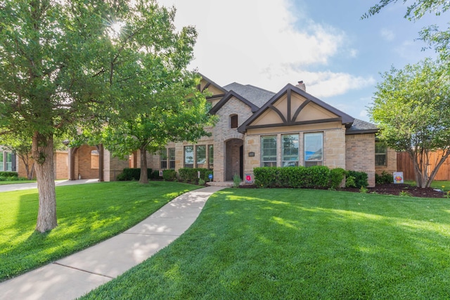 view of front of property featuring a front yard