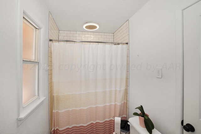 2814 James Louis Dr, Amarillo, TX 79110 - bathroom featuring toilet and a shower with shower curtain