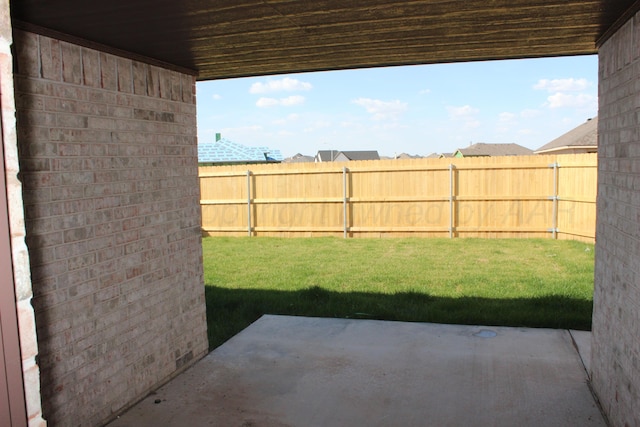 view of yard with a patio