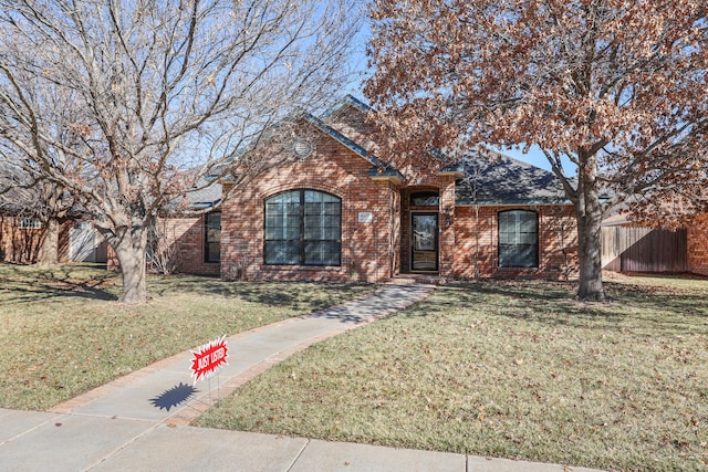 view of front of property with a front yard