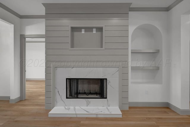 5505 Sheridan St, Amarillo, TX 79119 - detailed view of wood finished floors and a fireplace with raised hearth