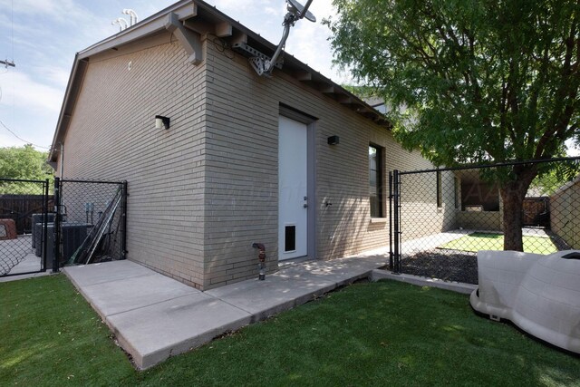 1600 S Milam St, Amarillo, TX 79102 - rear view of property featuring a gate and a patio