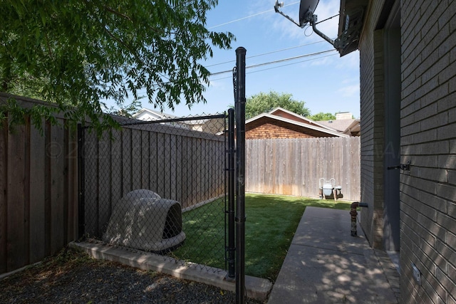 1600 S Milam St, Amarillo, TX 79102 - view of yard with a gate