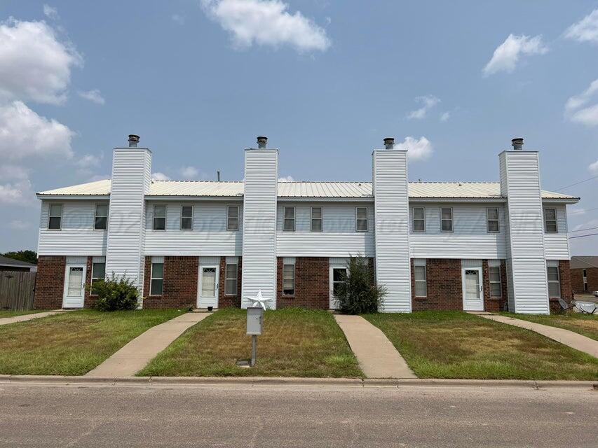 221-227 SE 15th Ave, Perryton, TX 79070 - photo 1