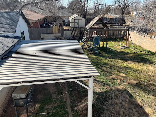 525 SE 2nd St, Tulia, TX 79088 - exterior view of a fenced backyard and a residential view