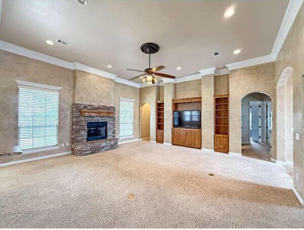 202 Loma Linda Ln, Borger, TX 79007 - photo 5