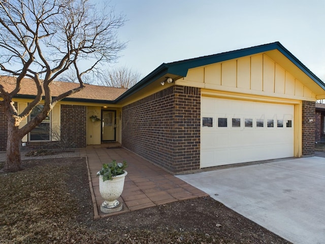 single story home featuring a garage