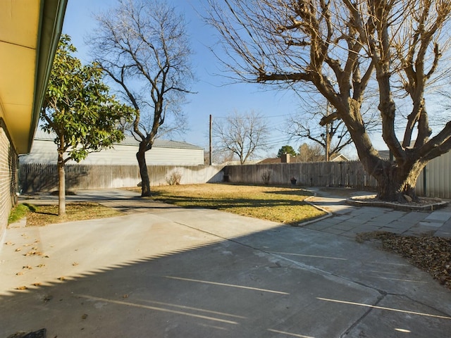 view of yard featuring a patio