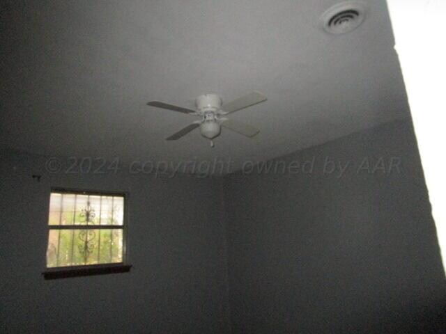 room details featuring ceiling fan