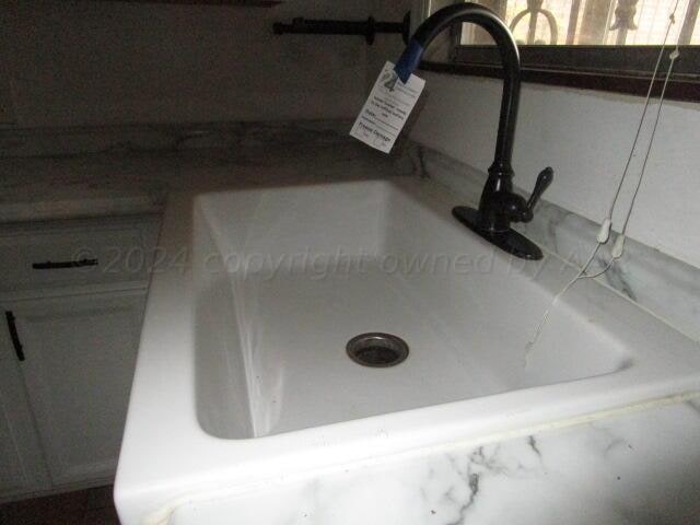 interior details featuring sink