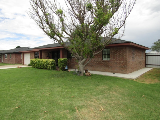 view of front of home with a front lawn