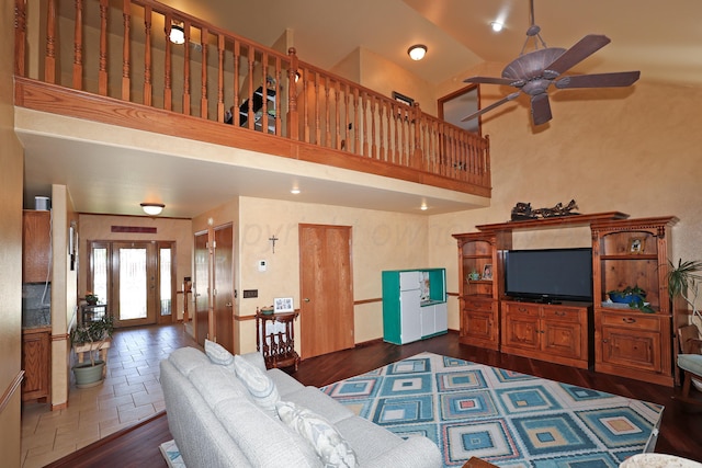 1206 Olive St, Stratford, TX 79084 - living area featuring ceiling fan, a towering ceiling, and dark wood-style flooring