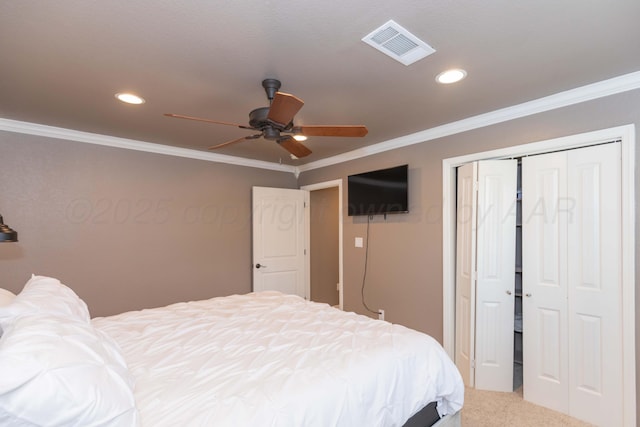 2101 Bowie St, Amarillo, TX 79109 - bedroom with a closet, carpet, crown molding, recessed lighting, and a ceiling fan