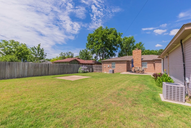 2101 Bowie St, Amarillo, TX 79109 - fenced backyard with a patio area