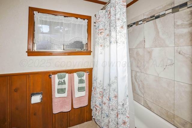 bathroom featuring shower / bath combo
