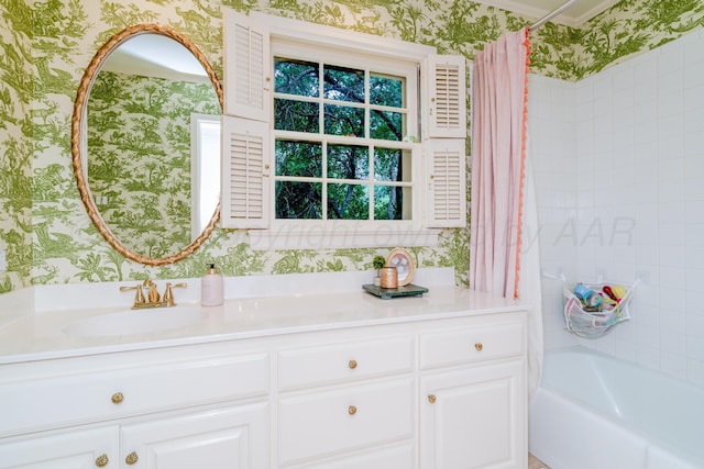 3208 S Ong St, Amarillo, TX 79109 - full bath with wallpapered walls, vanity, and shower / bath combo