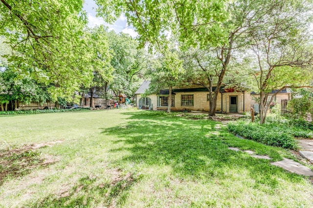 3208 S Ong St, Amarillo, TX 79109 - view of grassy yard