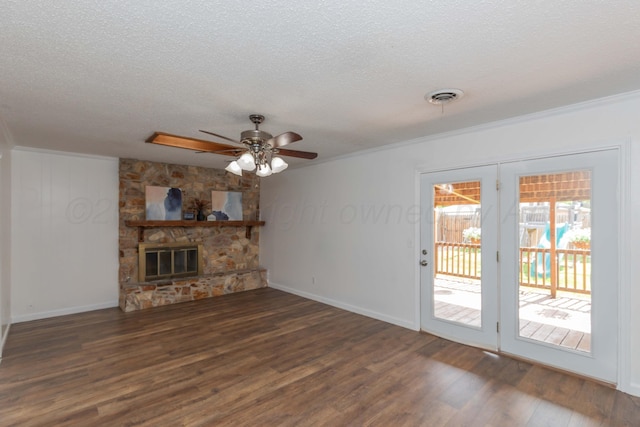 unfurnished living room with a textured ceiling, a ceiling fan, wood finished floors, ornamental molding, and baseboards